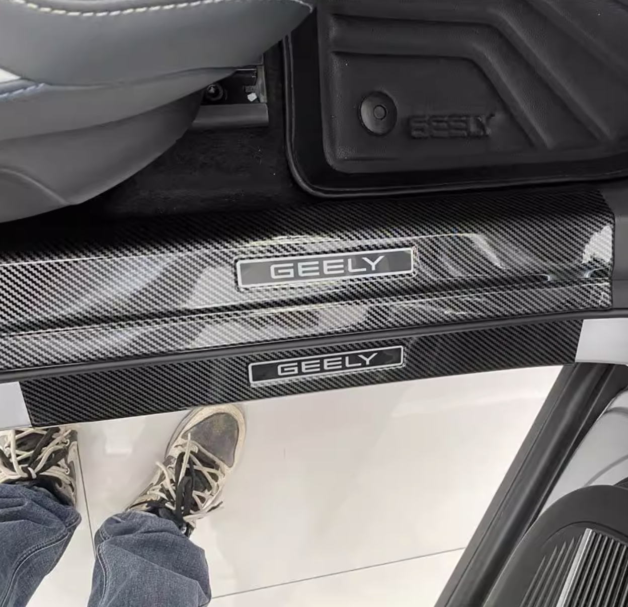 Xevaban.com ở 214 Giải Phóng là đơn vị chuyên cung cấp phụ kiện oto, đồ chơi oto, phụ tùng oto, phụ kiện monjaro, đồ chơi monjaro, xevaban, 214 giải phóng, ốp bậc chân monjaro, nẹp bậc chân monjaro, ốp dán bậc chân monjaro.